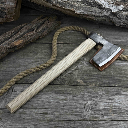 Carpenter’s Axe with Leather Shoulder Sheath, 0.84 kg (1.85 lb)